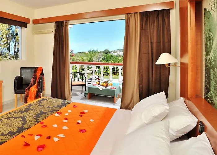 Naturist Angel Nudist Club - Adults Only 페러데이션